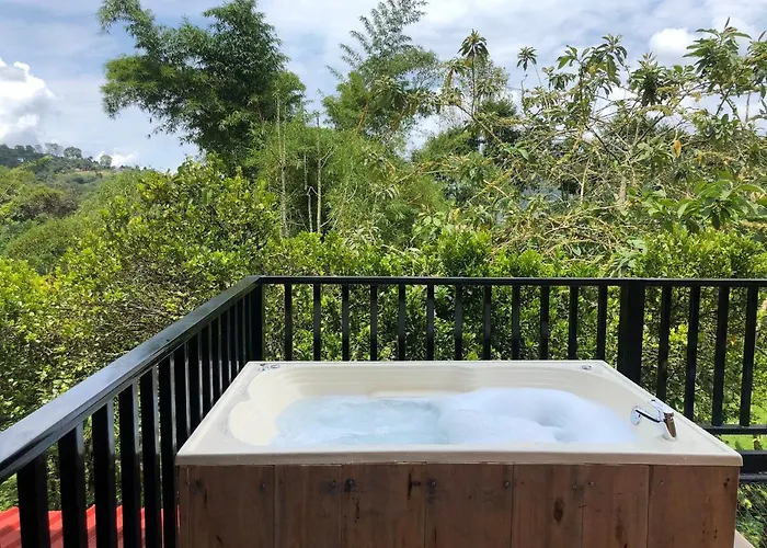 Cabana Tipo Glamping En Finca Cafetera Con Zonas Verdes, Avistamiento De Aves, Paisaje Cafetero