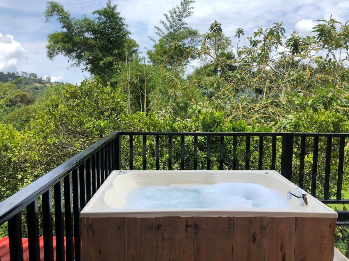 Tipo Glamping En Cafetera Con Zonas Verdes, Avistamiento De Aves, Paisaje Cafetero Chalet